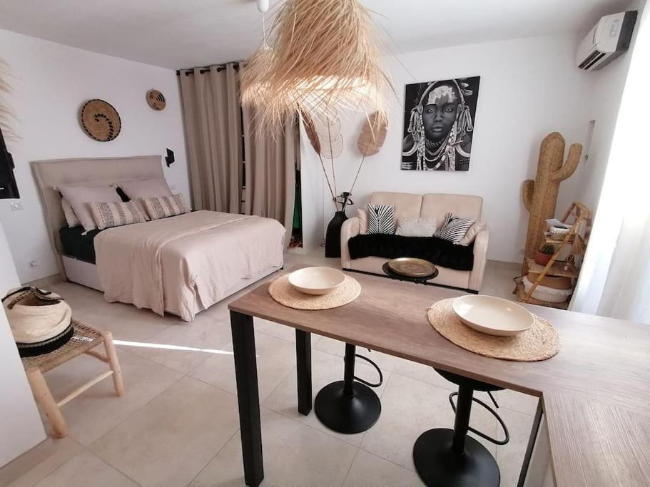 Superbe Studio Ethnique Apartment Hyeres Ngoại thất bức ảnh